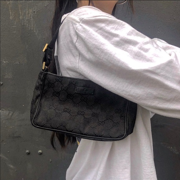 Gucci Handbags - Vintage Gucci Shoulder Bag ✨